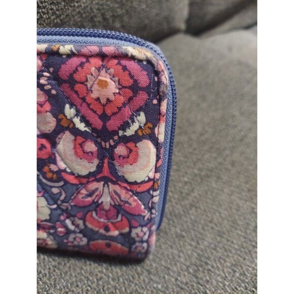 VERA BRADLEY RFID TURNLOCK WALLET‎ MAGENTA MEDALLIONS Rare - Picture 5 of 11